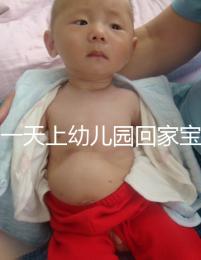 第一天上幼兒園回家寶寶指著媽媽哭，網(wǎng)友看樂了！