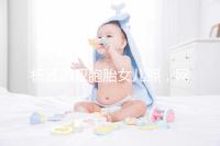 楊云曬雙胞胎女兒照，網友直言必是做的試管嬰兒