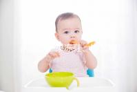 洞洞鞋、果凍鞋、發(fā)光鞋都別穿了,寶寶穿鞋有這6點小建議!